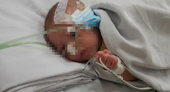 Bé trai sơ sinh bị bỏ rơi tại bệnh viện ở TP HCM đã được gia đình đến nhận lại. (Ảnh: Phapluatbandoc)