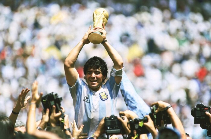 Maradona qua đời ở tuổi 60