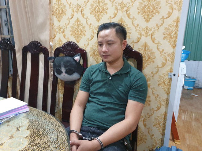 Con trai ông này là Lê Thái Phong (20 tuổi) cũng bị bắt với vai trò đồng phạm.