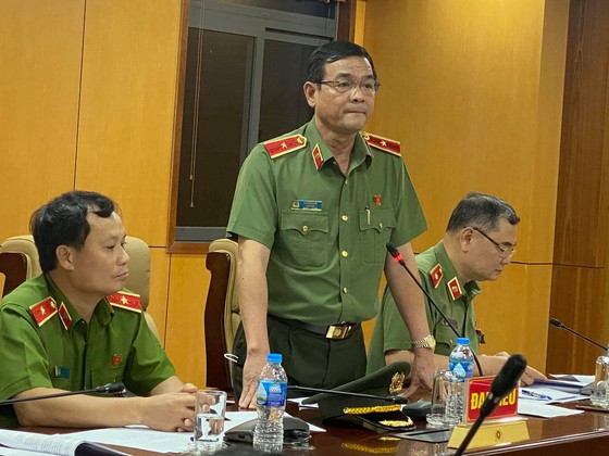 Thiếu tướng Lê Hồng Nam, Giám đốc Công an TPHCM thông tin tại buổi họp báo. Ảnh: CHÍ THẠCH/ SGGP