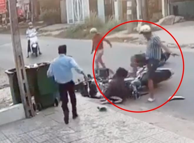 Lê Tấn Thành xông vào hành hung dã man nữ sinh sau cú va chạm giữa 2 xe máy.
