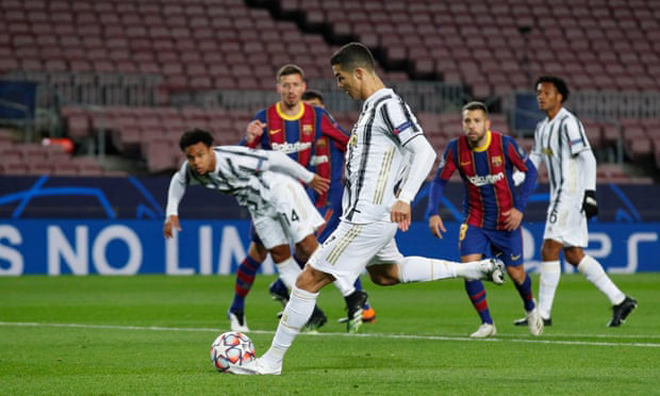 Ronaldo tỏa sáng với cú đúp vào lươi Barca