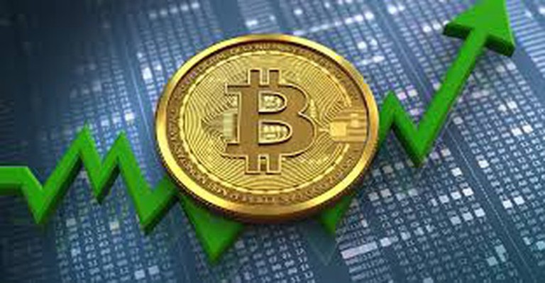 Giá Bitcoin tăng sốc lên mức kỉ lục 35.000 USD/đồng