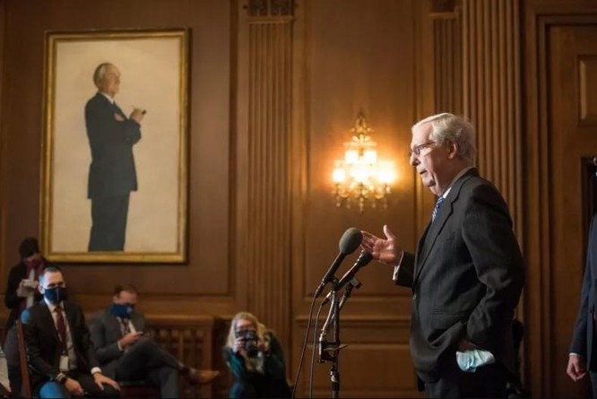 Thượng nghị sĩ Mitch McConnell cảnh báo các thành viên đảng Cộng hòa không tham gia vào kế hoạch của Brooks (Ảnh: AFP)
