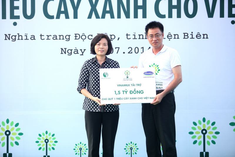 Năm 2014, Vinamilk và Quỹ 1 triệu cây xanh cho Việt Nam trao tặng 40.000 cây xanh cho tỉnh Điện Biên