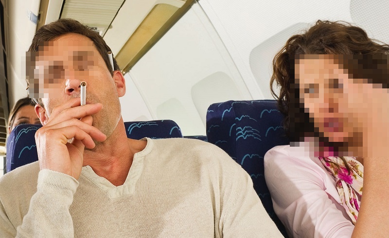 Hút thuốc trên máy bay nhưng không nộp tiền phạt, hành khách bị cấm bay 9 tháng. Ảnh minh họa