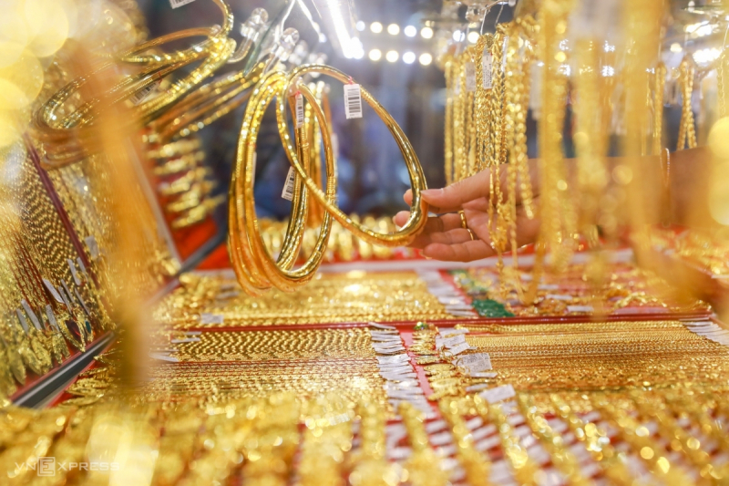 Giá vàng hôm nay 28/12, giá vàng 9999, vàng SJC bật tăng mạnh, lên hơn nửa triệu mỗi lượng.