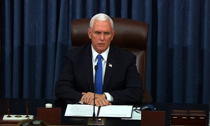 Phó tổng thống Mỹ Mike Pence tiếp tục chủ trì phiên họp sau thời gian bị gián đoạn. Ảnh: Senate TV.