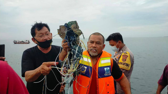 Máy bay Indonesia gặp nạn nằm dưới mặt biển 20-23m