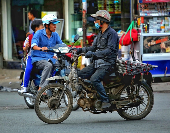 Yêu cầu Hà Nội, TP Hồ Chí Minh loại bỏ xe cũ nát, gây ô nhiễm môi trường
