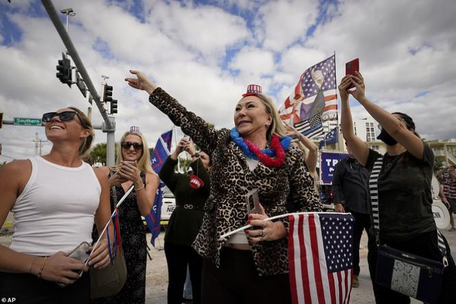 Cựu tổng thống Trump được chào đón nồng nhiệt tại Florida