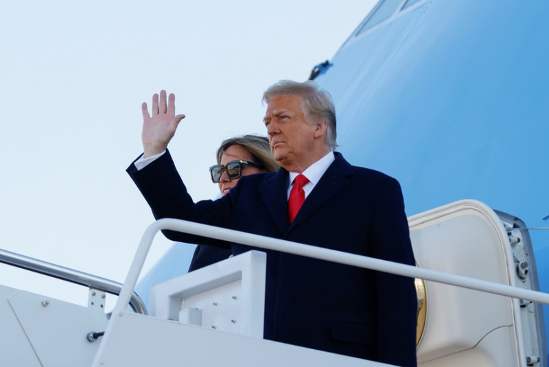 Tổng thống Trump rời Washington hôm 20/1. Ảnh: Reuters.