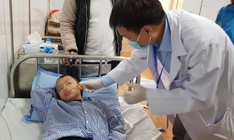 Bé trai bị chó cắn đang được điều trị tại Bệnh viện Việt Nam-Cuba