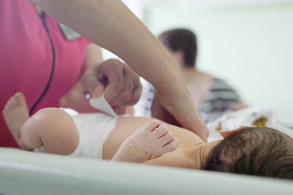 Trung tâm Y tế thị xã Kinh Môn, Hải Dương cho hay, trong 4 trường hợp được xác định dương tính với Sars-Cov-2 ngày 2/2 có em bé 21 ngày tuổi.