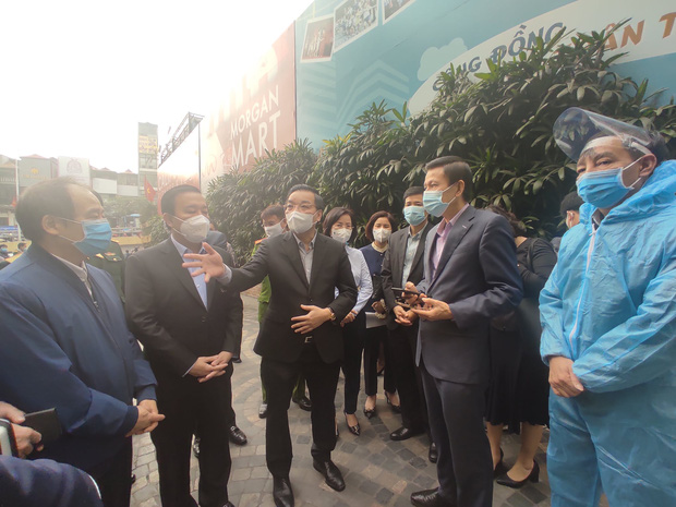 Chủ tịch UBND TP Hà Nội Chu Ngọc Anh đã đi kiểm tra công tác phòng chống dịch ở tòa nhà 88 Láng Hạ (quận Đống Đa)