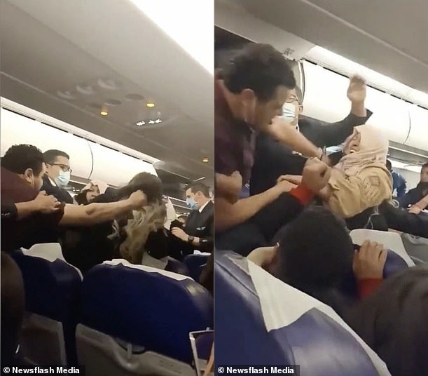 Nữ hành khách bị người đàn ông túm tóc khi đang quay lưng bỏ đi. Ảnh: Newsflash