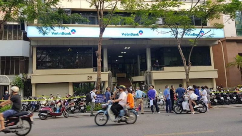 Hà Nội ghi nhận 13 ca dương tính SARS-CoV-2, 6 người là F1 nhân viên ngân hàng Vietinbank.