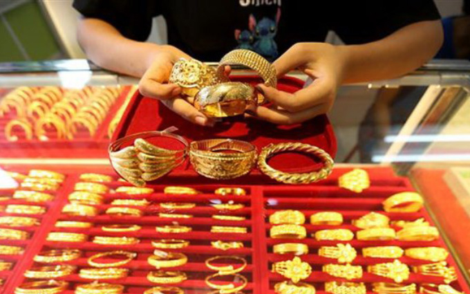 Bảng giá vàng hôm nay 12/11, tác động của đà tăng giá vàng thế giới, thị trường trong nước chứng kiến giá vàng SJC, vàng 9999 tăng không ngừng vượt ngưỡng 60 triệu đồng/lượng.