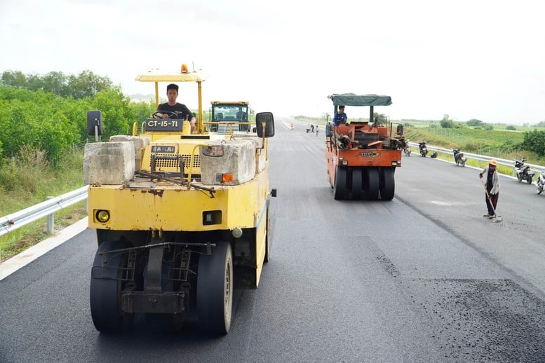 Khánh Hòa phấn đấu tăng trưởng GRDP cao hơn mục tiêu Chính phủ giao- Ảnh 2.