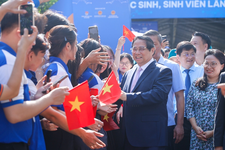 Thủ tướng: 'Thần tốc táo bạo' để đưa Việt Nam trở thành trung tâm đổi mới sáng tạo- Ảnh 11.