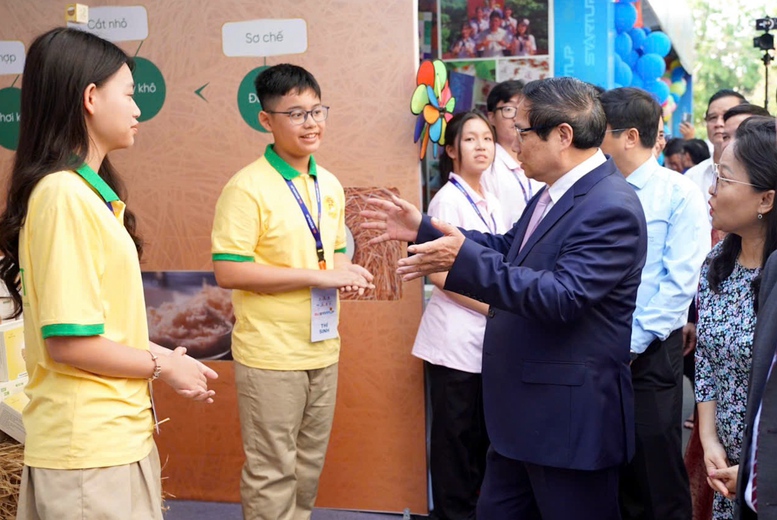 Thủ tướng: 'Thần tốc táo bạo' để đưa Việt Nam trở thành trung tâm đổi mới sáng tạo- Ảnh 13.