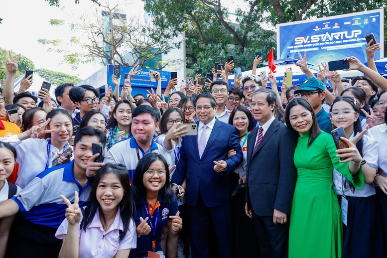 Thủ tướng: 'Thần tốc táo bạo' để đưa Việt Nam trở thành trung tâm đổi mới sáng tạo- Ảnh 15.