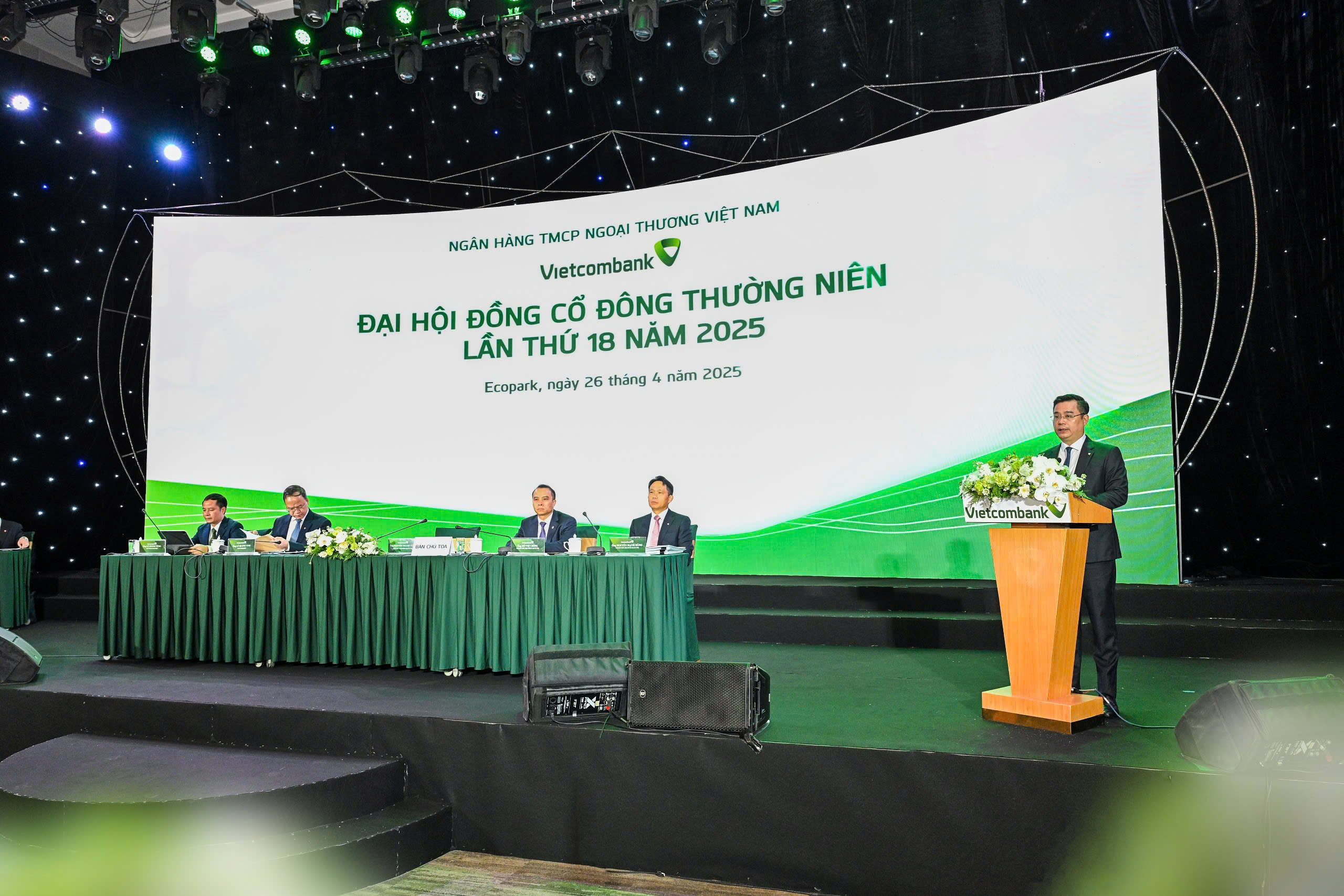 ĐHĐCĐ Vietcombank 2025: thông qua kế hoạch phát hành hơn 543 triệu cổ phiếu riêng lẻ, bầu bổ sung thành viên HĐQT, Ban Kiểm soát - 2