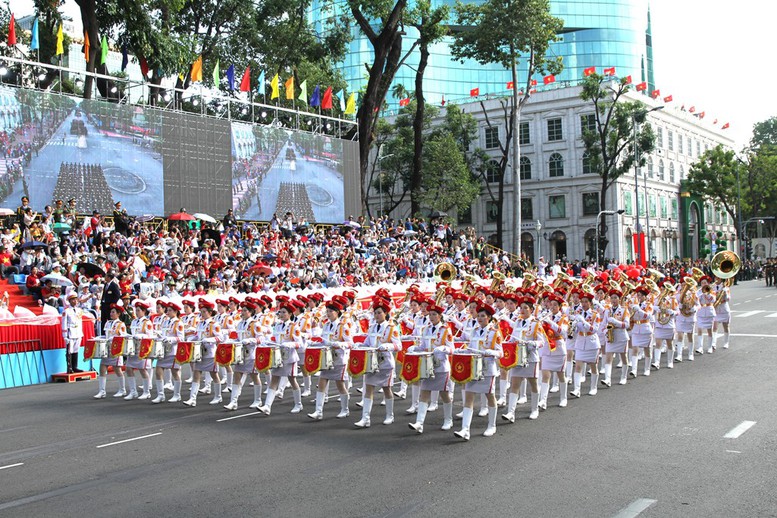 Tổng duyệt diễu binh, diễu hành kỷ niệm 50 năm Ngày Giải phóng miền Nam, thống nhất đất nước- Ảnh 4.