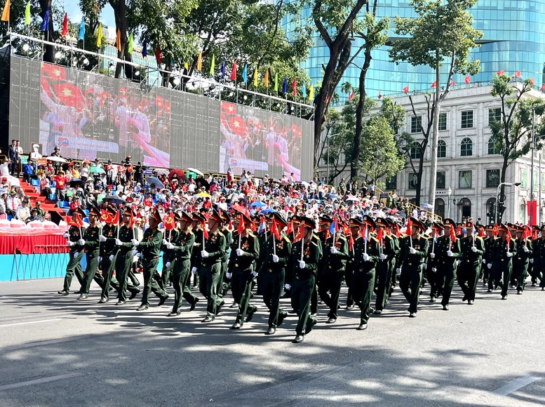 Tổng duyệt diễu binh, diễu hành kỷ niệm 50 năm Ngày Giải phóng miền Nam, thống nhất đất nước- Ảnh 8.