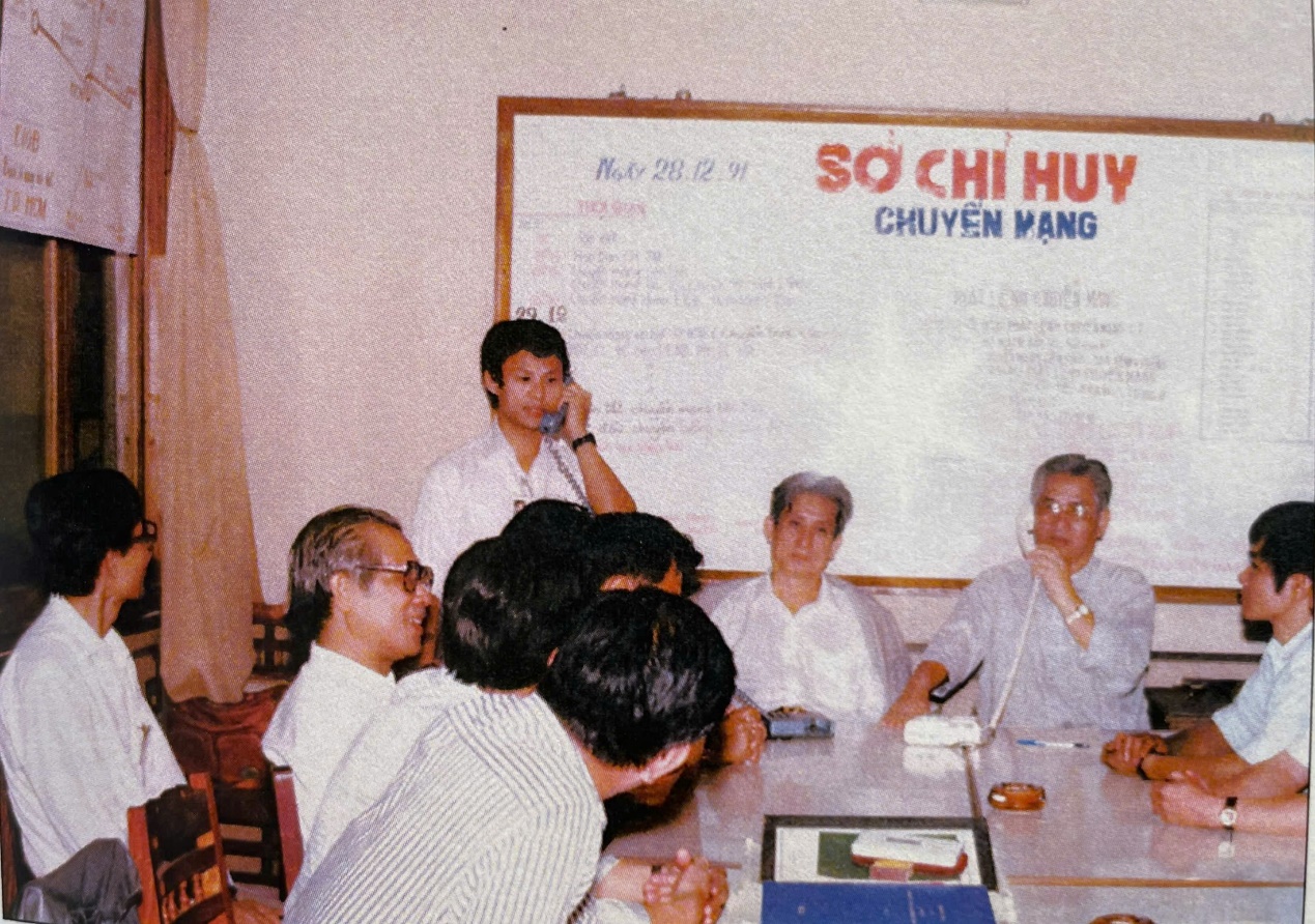 ts nguyen ba: nguoi lam nen thoi dai hoang kim nganh buu chinh vien thong tp.hcm - 3