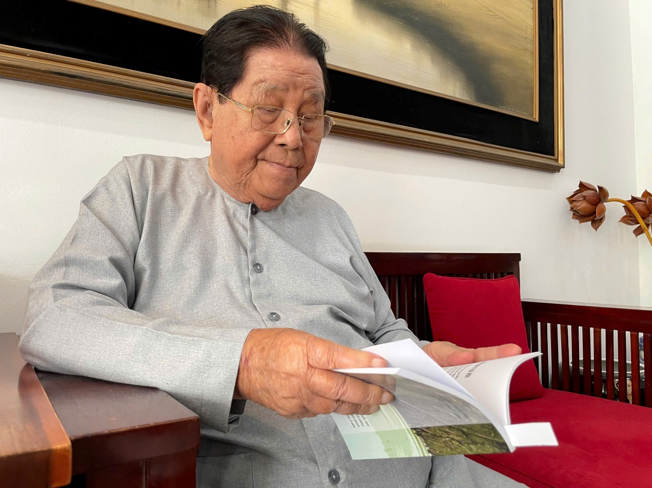 ts nguyen ba: nguoi lam nen thoi dai hoang kim nganh buu chinh vien thong tp.hcm - 5