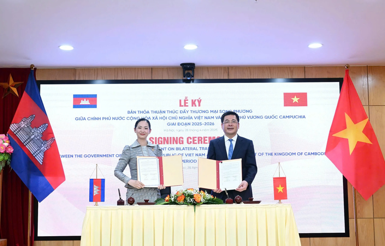 Việt Nam - Campuchia ký thỏa thuận thương mại ưu đãi thuế quan đặc biệt
- Ảnh 1.