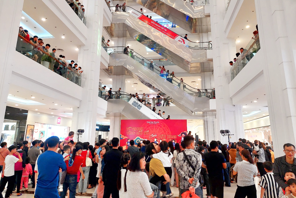 Vincom Retail: 49 triệu lượt khách tới Vincom mua sắm và giải trí, lãi vượt 1.100 tỷ - 1