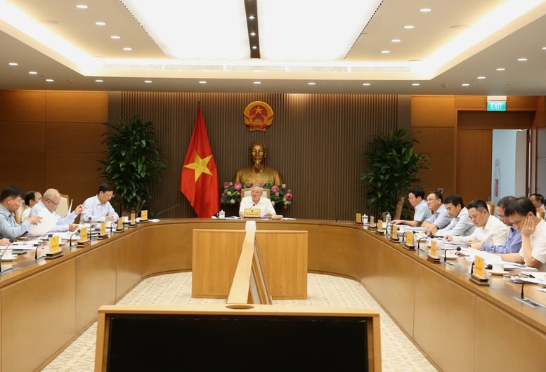 Phó Thủ tướng Thường trực Nguyễn Hòa Bình cho ý kiến về nguyên tắc, giải pháp tháo gỡ khó khăn cho các dự án- Ảnh 2.