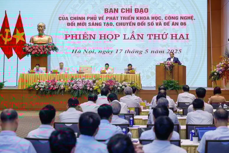 Thủ tướng: Cương quyết cắt bỏ các thủ tục rườm rà, gây phiền hà cho người dân và doanh nghiệp- Ảnh 2.