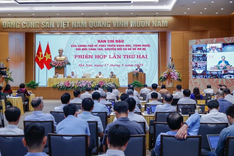Thủ tướng: Cương quyết cắt bỏ các thủ tục rườm rà, gây phiền hà cho người dân và doanh nghiệp- Ảnh 11.