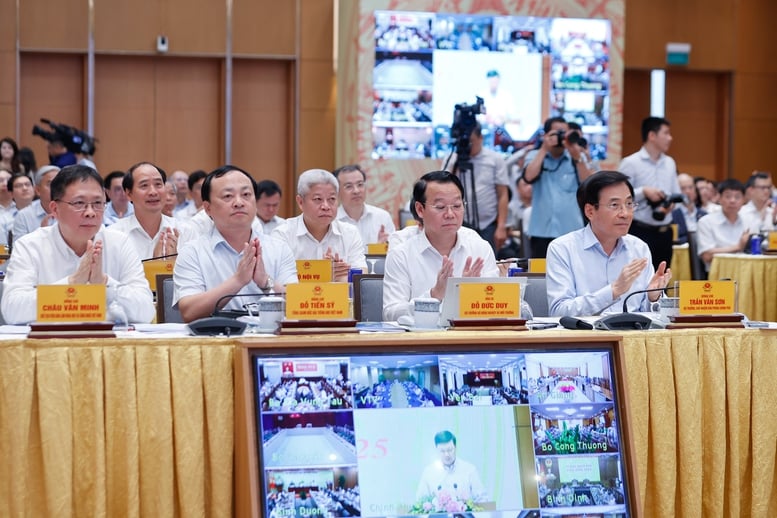 Thủ tướng: Cương quyết cắt bỏ các thủ tục rườm rà, gây phiền hà cho người dân và doanh nghiệp- Ảnh 7.