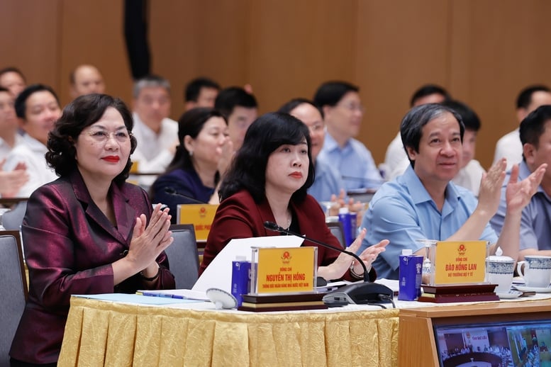Thủ tướng: Cương quyết cắt bỏ các thủ tục rườm rà, gây phiền hà cho người dân và doanh nghiệp- Ảnh 8.