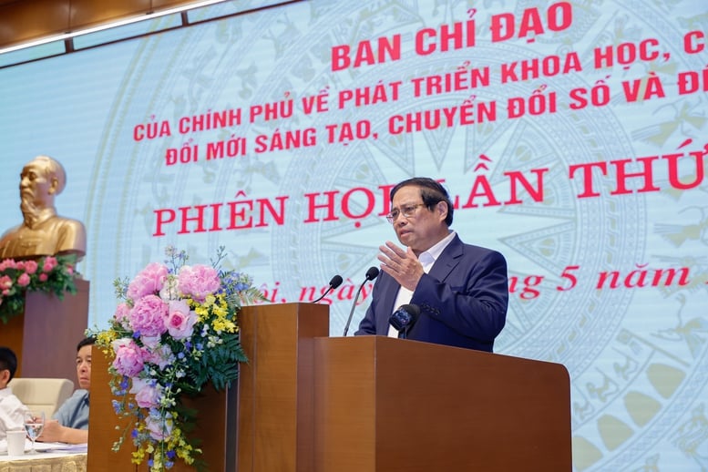 Thủ tướng: Cương quyết cắt bỏ các thủ tục rườm rà, gây phiền hà cho người dân và doanh nghiệp- Ảnh 10.