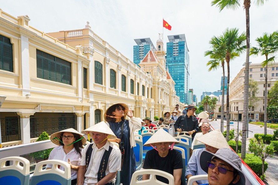 TP.HCM đón hơn 22 triệu lượt du khách chỉ trong 6 tháng - 1
