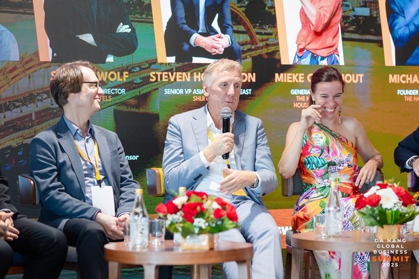 hinh-4_ong-steve-hopkinson-ptgd-shiji-apac.jpg