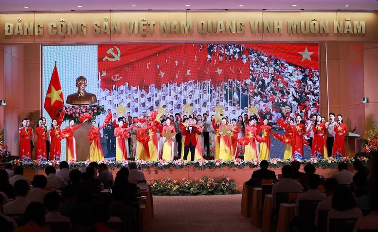 TỔNG THUẬT: Hội nghị tổng kết chương trình và phong trào thi đua xóa nhà tạm, nhà dột nát- Ảnh 12.
