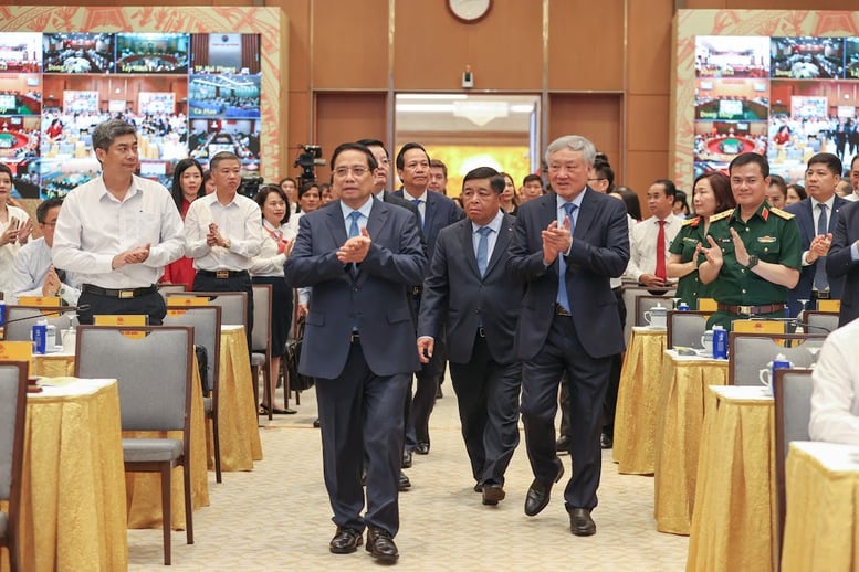 TỔNG THUẬT: Hội nghị tổng kết chương trình và phong trào thi đua xóa nhà tạm, nhà dột nát- Ảnh 1.