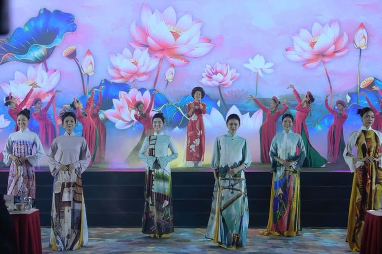 Thủ tướng: Triển lãm 80 năm tôn vinh lịch sử vẻ vang, lan tỏa lòng yêu nước, niềm tự hào, khát vọng vươn mình của dân tộc- Ảnh 16.