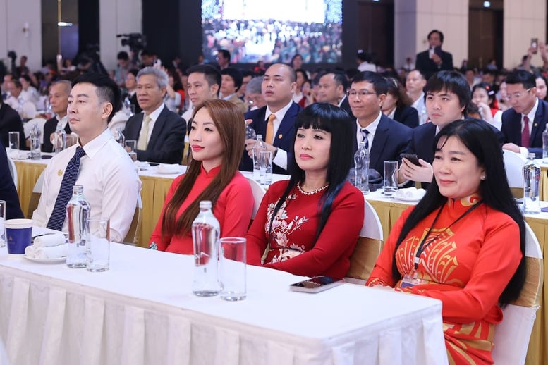 Thủ tướng: Triển lãm 80 năm tôn vinh lịch sử vẻ vang, lan tỏa lòng yêu nước, niềm tự hào, khát vọng vươn mình của dân tộc- Ảnh 6.