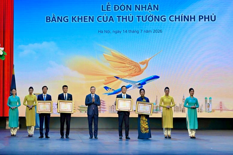 Vietnam Airlines đón nhận Huân chương Lao động hạng Ba và Bằng khen của Thủ tướng Chính phủ- Ảnh 2.