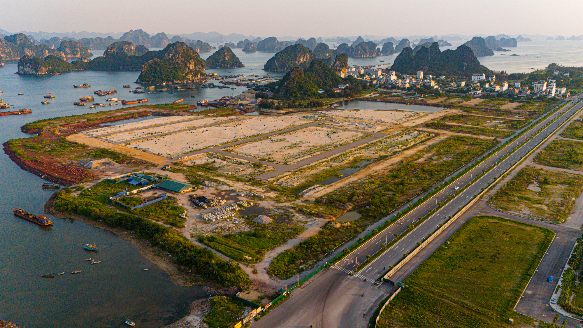 Toàn cảnh khu vực ven biển dài 13 km là tâm điểm phát triển bất động sản của huyện có cả sân bay, cảng biển, đường cao tốc- Ảnh 7.