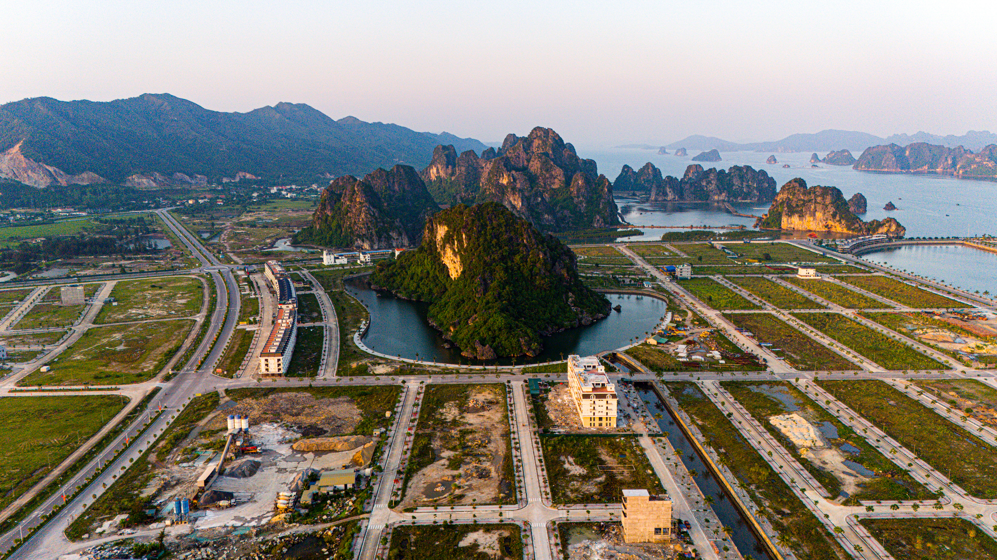 Toàn cảnh khu vực ven biển dài 13 km là tâm điểm phát triển bất động sản của huyện có cả sân bay, cảng biển, đường cao tốc- Ảnh 9.