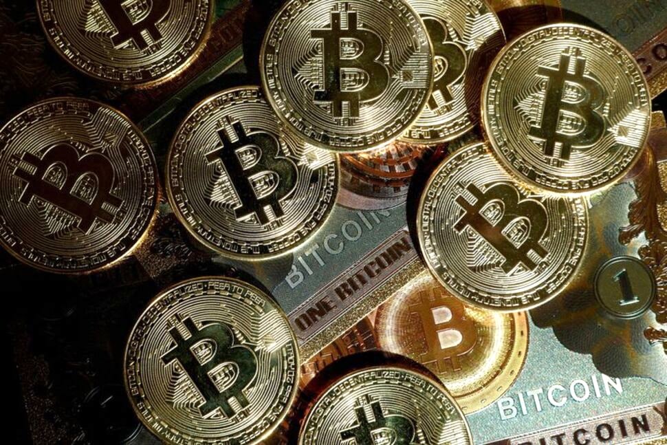 Mỹ tấn công Iran: Bitcoin giảm mạnh xuống dưới 99.000 USD, thị trường tiền số lao dốc