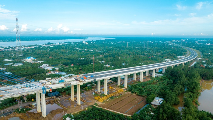 Đường dẫn lên cầu thuộc bờ Tiền Giang